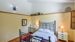2 habitaciones, tabla de planchar con plancha, cuna de viaje y wifi