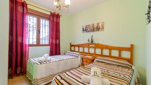 2 bedrooms, iron/ironing board, WiFi