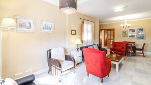 TV, fireplace - Torreón de Morayma Baena by Ruralidays (Córdoba)