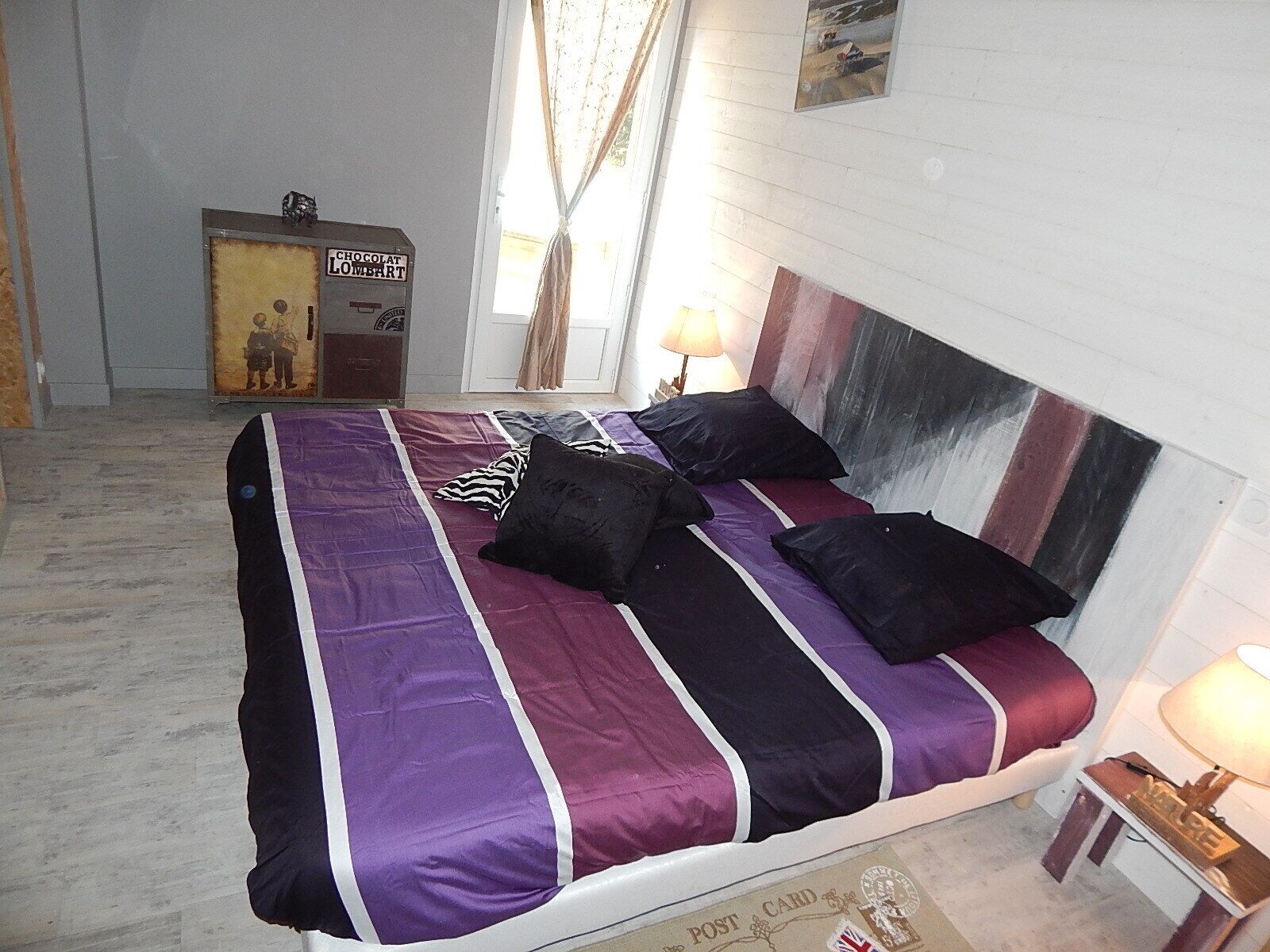 House three bedrooms, heated pool, beach and shops on foot