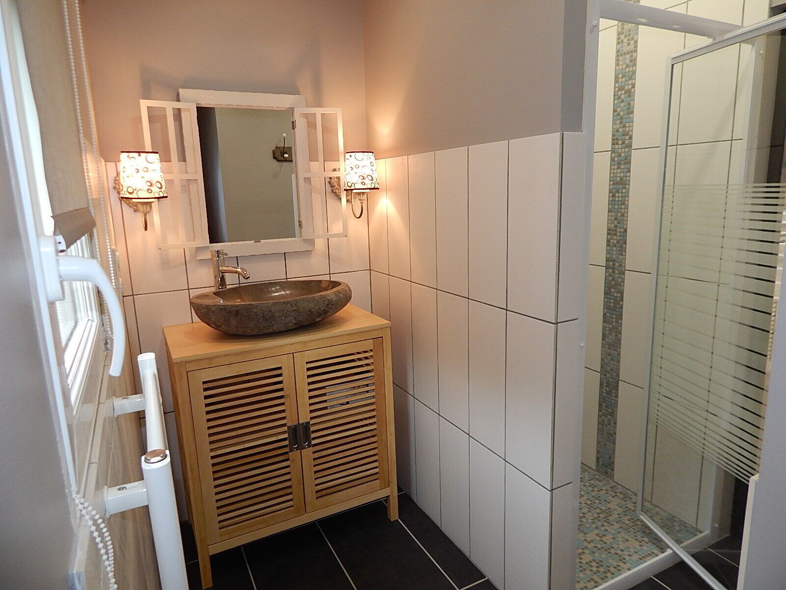 House three bedrooms, heated pool, beach and shops on foot