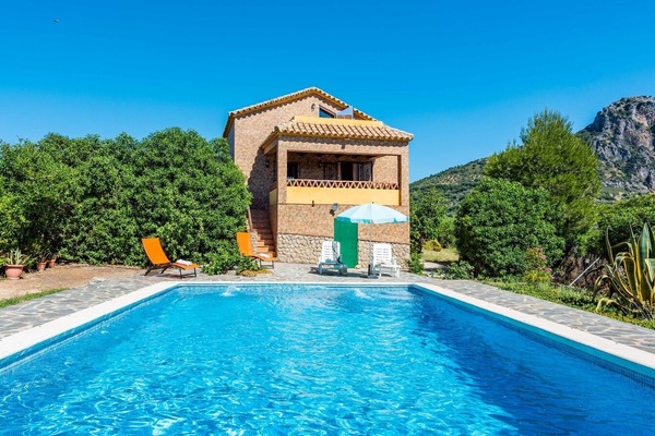 Los Girasoles El Gastor by Ruralidays