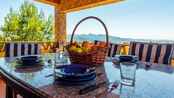 Outdoor dining - Los Girasoles El Gastor by Ruralidays (Cádiz)