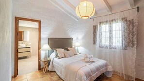 3 bedrooms, iron/ironing board, travel crib, WiFi