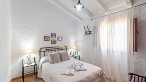 3 bedrooms, iron/ironing board, travel cot, WiFi