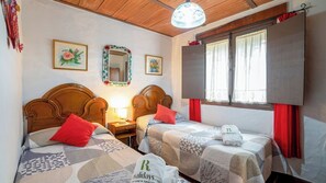 3 habitaciones, tabla de planchar con plancha, cuna de viaje y wifi 