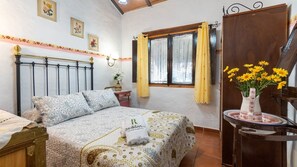 3 bedrooms, iron/ironing board, travel cot, WiFi - El Olivarito Jubrique by Ruralidays (Málaga)
