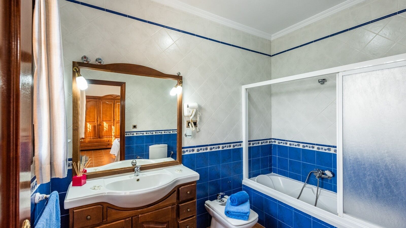 La Villa del Lago Iznájar by Ruralidays