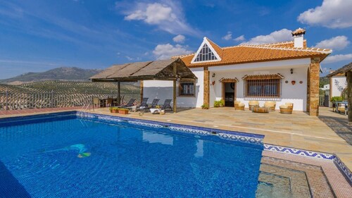La Villa del Lago Iznájar by Ruralidays