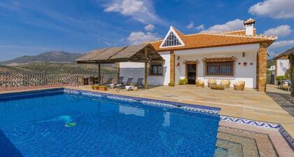 La Villa del Lago Iznájar by Ruralidays