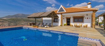 La Villa del Lago Iznájar by Ruralidays