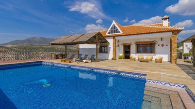 La Villa del Lago Iznájar by Ruralidays