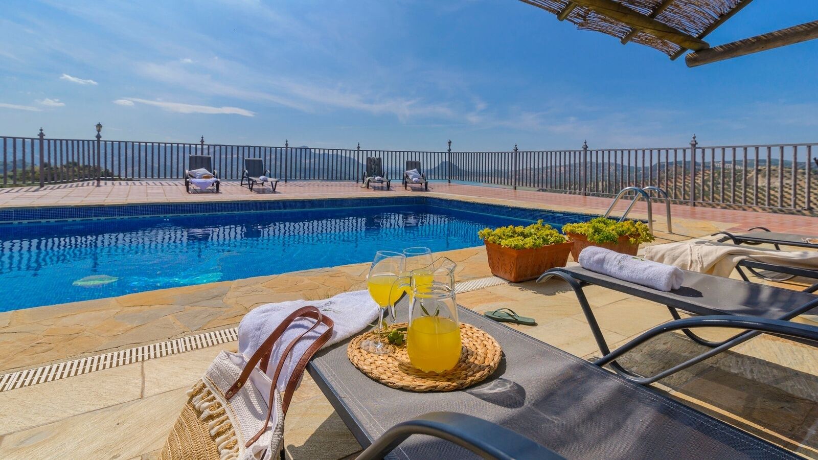 La Villa del Lago Iznájar by Ruralidays