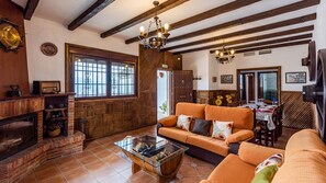 TV, fireplace, ping pong - La Villa del Lago Iznájar by Ruralidays (Córdoba)