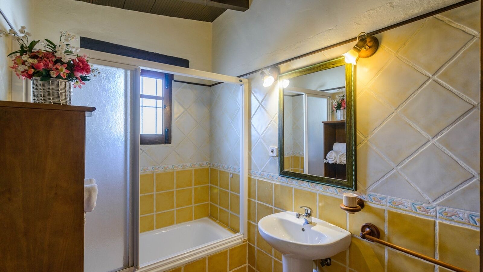 Las Monjas - Saladero Periana by Ruralidays