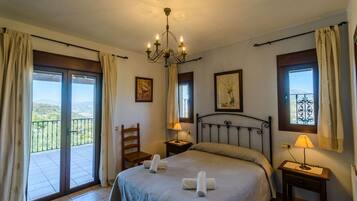 4 bedrooms, iron/ironing board, travel cot, WiFi