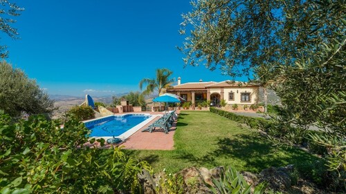 La Meica Alcaucín by Ruralidays