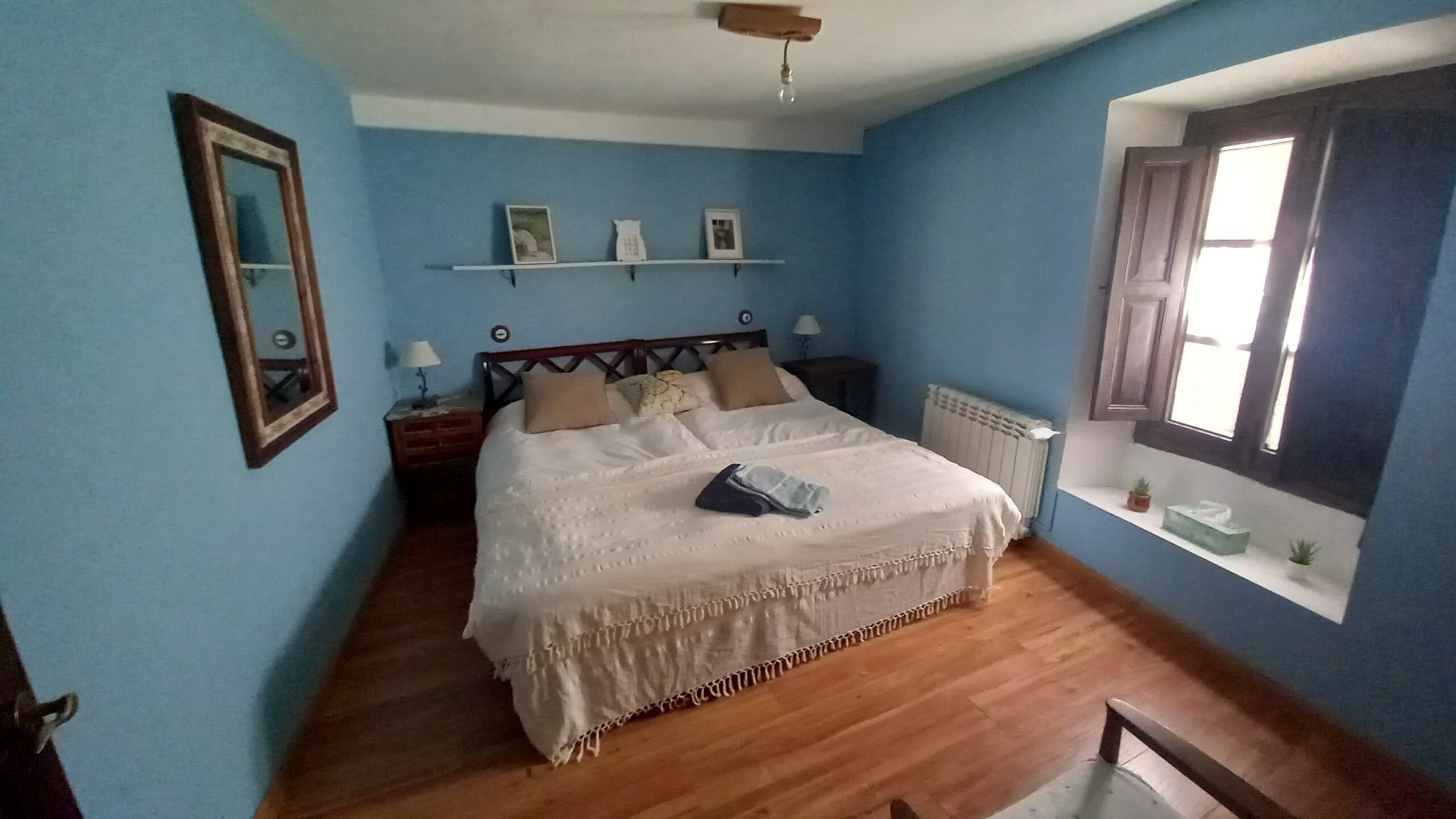 5 bedrooms, travel crib, WiFi