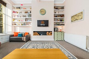 Apartment (Ground Floor) | Living area | Flat-screen TV, Netflix, DVD player, streaming services - Vibrant Spacious Apartment In West End (Glasgow)