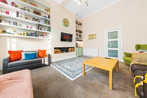 Apartment (Ground Floor) | Living area | Flat-screen TV, Netflix, DVD player, streaming services - Vibrant Spacious Apartment In West End (Glasgow)