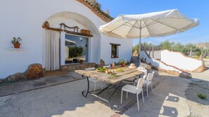 Outdoor dining - Cuevas La Chumbera - Cerezos 2pax Fonelas by Ruralidays (Granada)