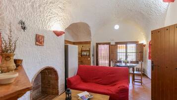 Televisión y chimenea