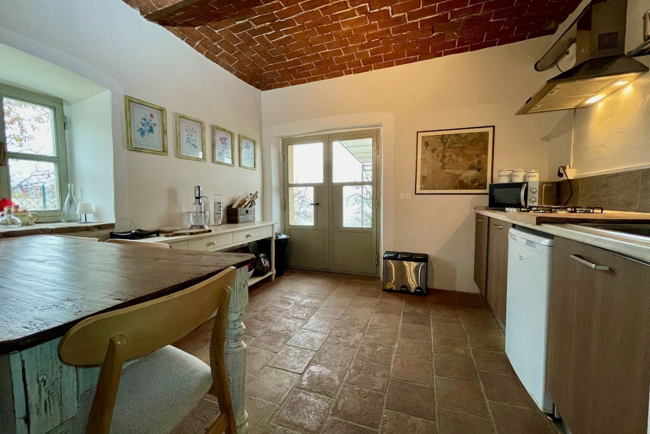 Frigorifero, microonde, piano cottura, lavastoviglie