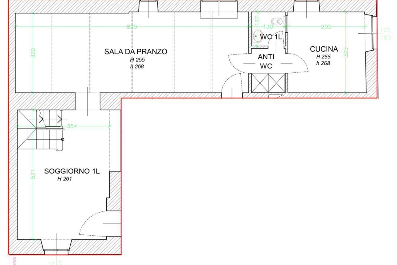 Een plattegrond met een woonkamer, keuken en twee slaapkamers, waaronder een hoofdslaapkamer en een kleinere kamer.