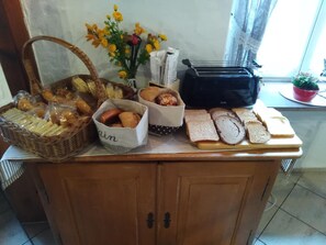 Lunch and dinner served  - Hotel Atelier Sonne (Schliengen)