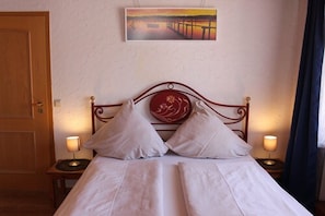 Soundproofing, free WiFi, bed sheets