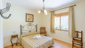 4 bedrooms, iron/ironing board, travel cot