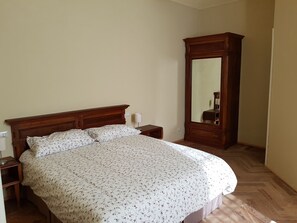 1 chambre, fer et planche à repasser, lit parapluie, Wi-Fi gratuit