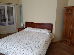 1 chambre, fer et planche à repasser, lit parapluie, Wi-Fi gratuit