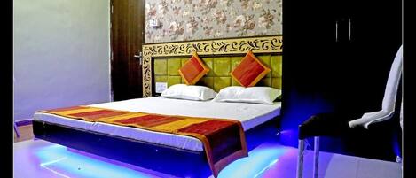 Habitación Deluxe | 1 dormitorio, escritorio, sistema de insonorización y camas supletorias