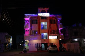 Front of property - Hotel Shri Karani Vilas (Chittorgarh)