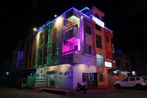 Mặt tiền nơi lưu trú