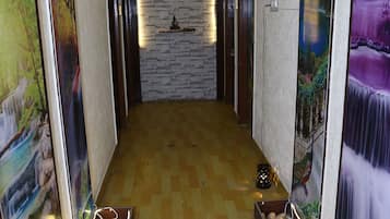 Couples treatment room(s), deep-tissue massages, Swedish massages