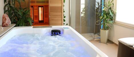 Indoor spa tub