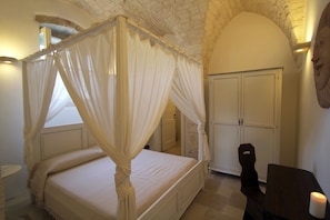 Romantic Suite, 2 Bedrooms, Non Smoking (Nonna Stella) | Soundproofing, free WiFi, bed sheets