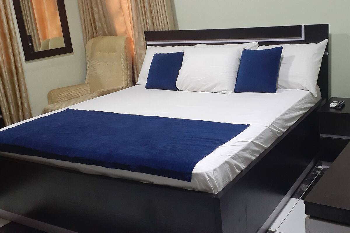 Free WiFi, bed sheets