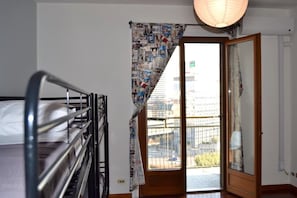 Shared Dormitory, Men only