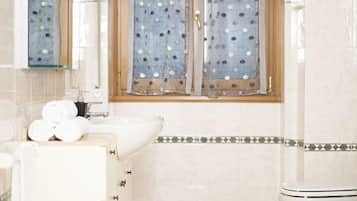 Separate bathtub and shower, rainfall showerhead, free toiletries
