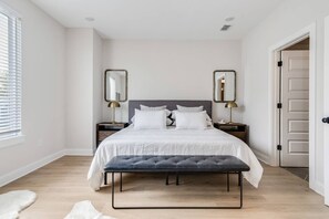 3 bedrooms, desk, iron/ironing board, free WiFi