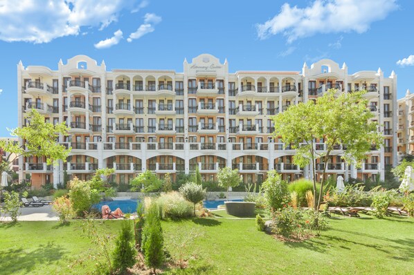 ด้านหน้าที่พัก