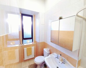 Apartment, 3 Bedrooms | Bathroom