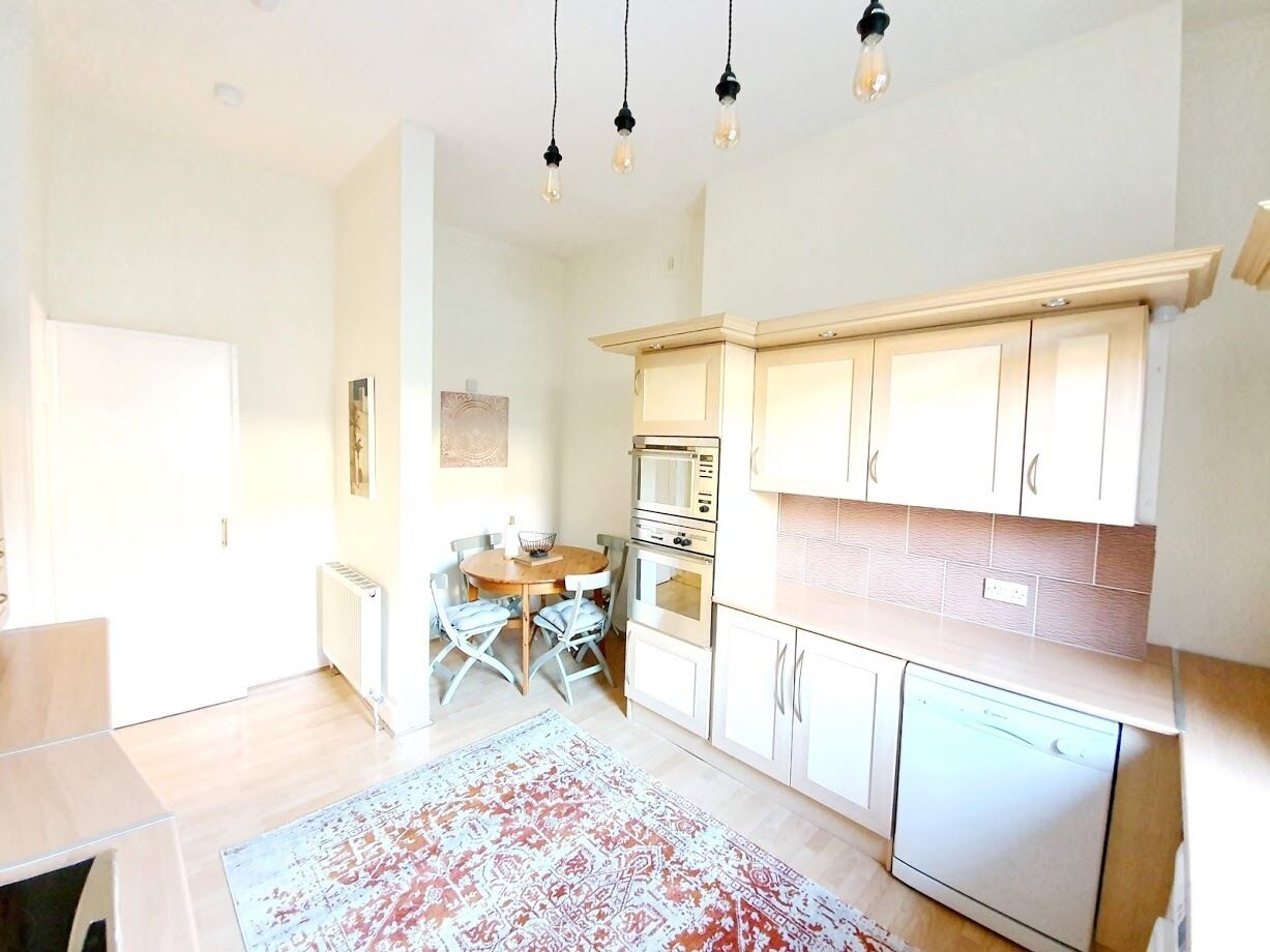 Apartment, 3 Bedrooms | Private kitchen | Fridge, microwave, oven, stovetop