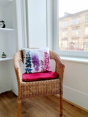 3 bedrooms, laptop workspace, iron/ironing board, free WiFi - Spacious Apartment In Glasgow (Glasgow)