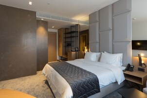 Apartment | Minibar, Zimmersafe, Schreibtisch, Verdunkelungsvorhänge