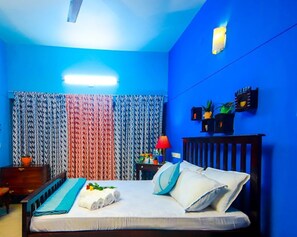 In-room safe, desk, soundproofing, free WiFi