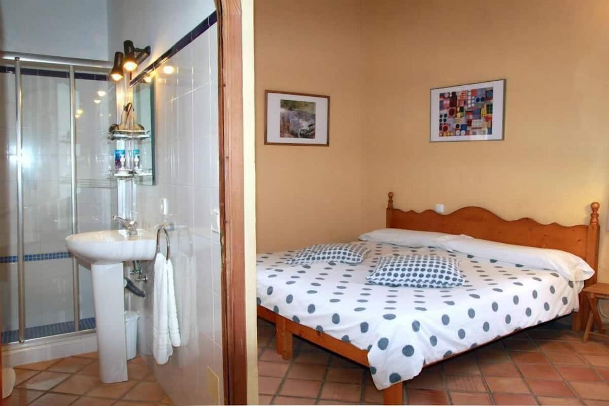 Apartment, 2 Bedrooms, Garden Area | Desk, free cots/infant beds, free WiFi, bed sheets